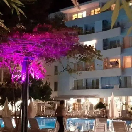 Апартамент Sunny Beach 1-Bed Apartment *